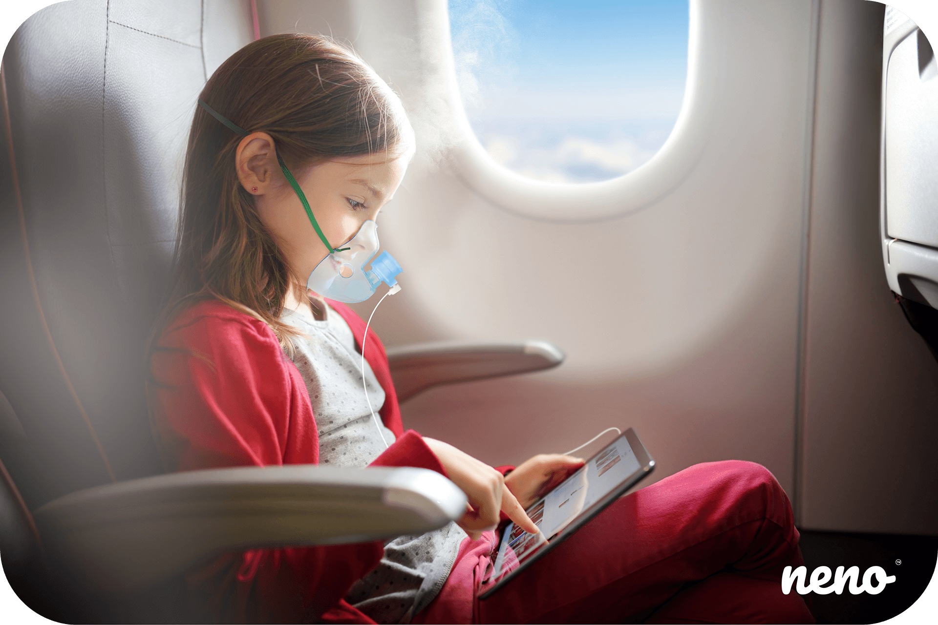 dziewczynka w samolocie używa neno bene