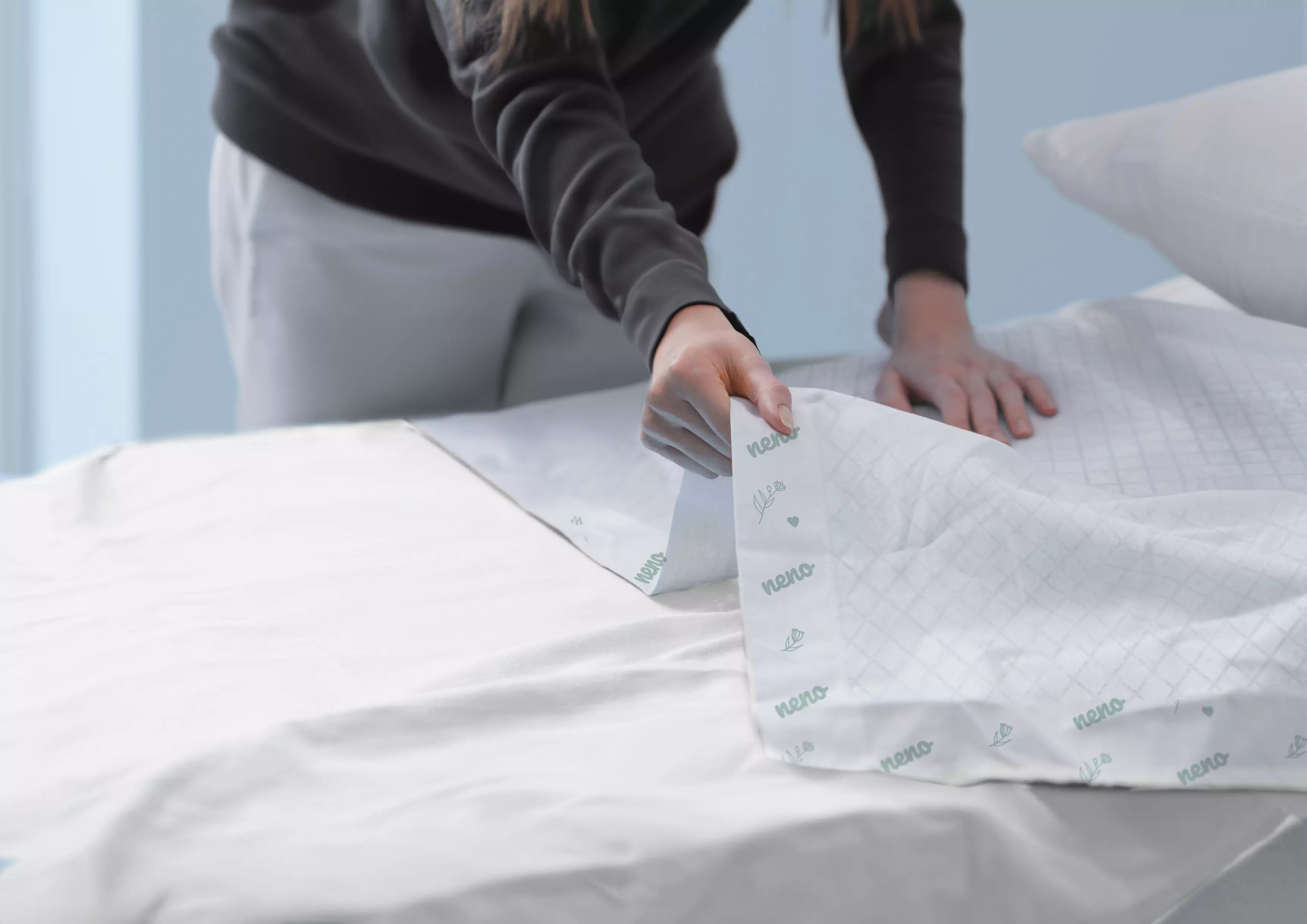 woman unfolds Neno Neo sleeper pad