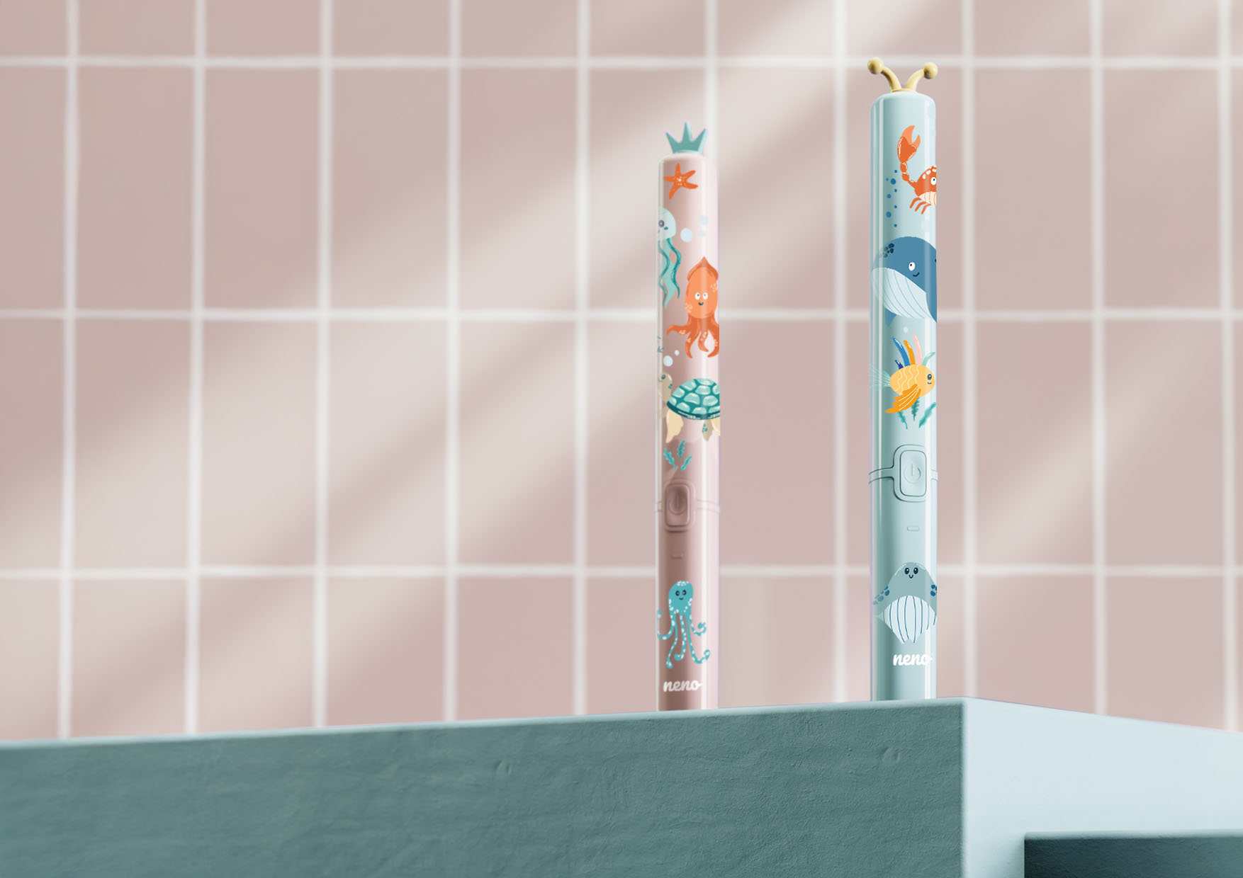 Korpus szczoteczki z ilustracjami morskich zwierząt na różowej obudowie